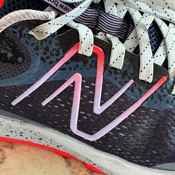 New Balance Women's, DynaSoft Nitrel V5 Trail Running Shoe sz 9 - Picture 9 of 13